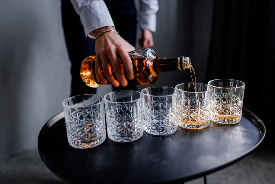 Bulleit Bourbon: профиль ржи, история и лучшие коктейли