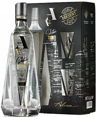 Фото ВОДКА А набор с рюмками (Vodka A gift box with shots)